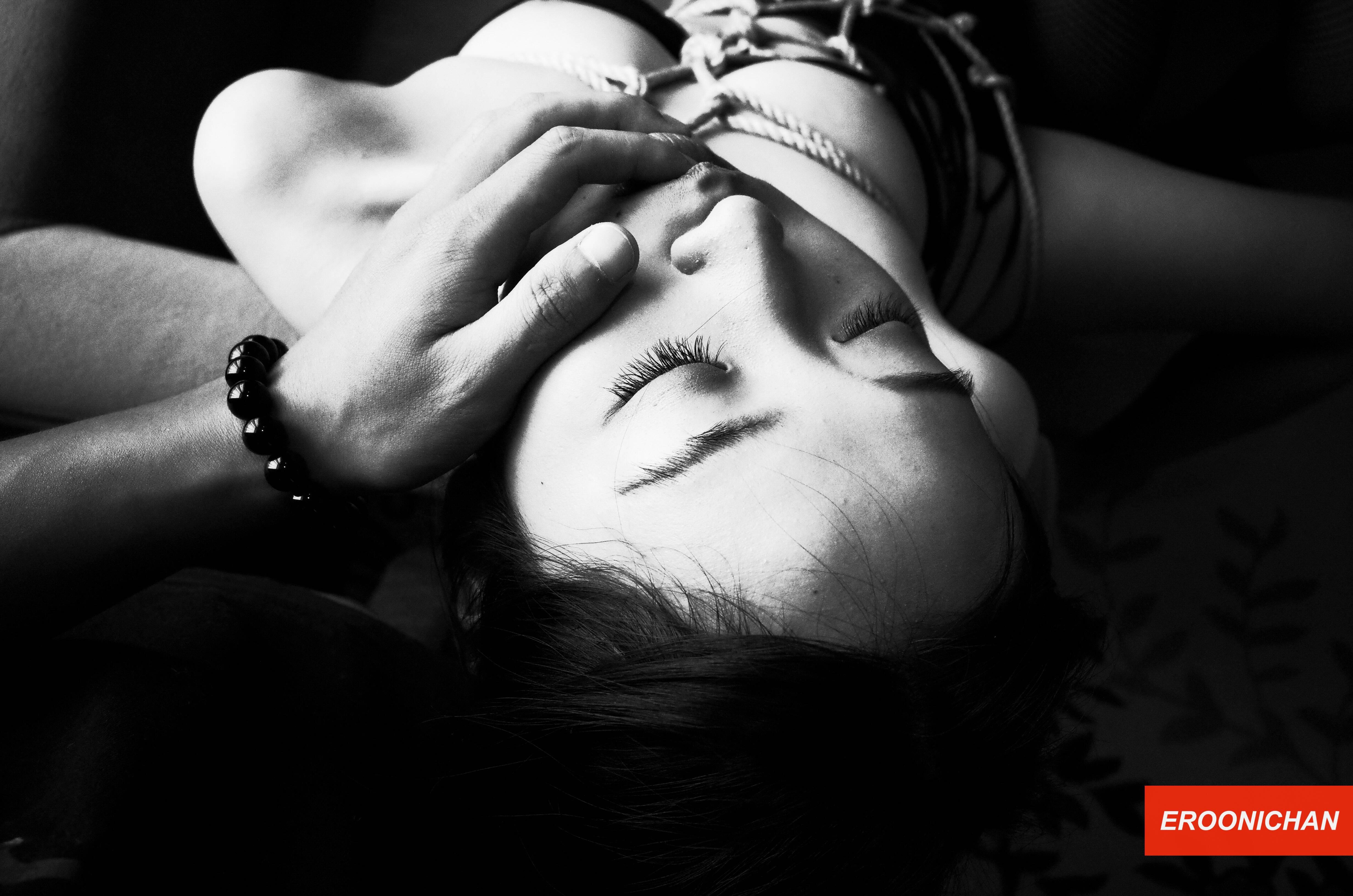 EROONICHAN หนังสือภาพถ่ายพิเศษ: บันทึกการฝึก 41 หน้า
