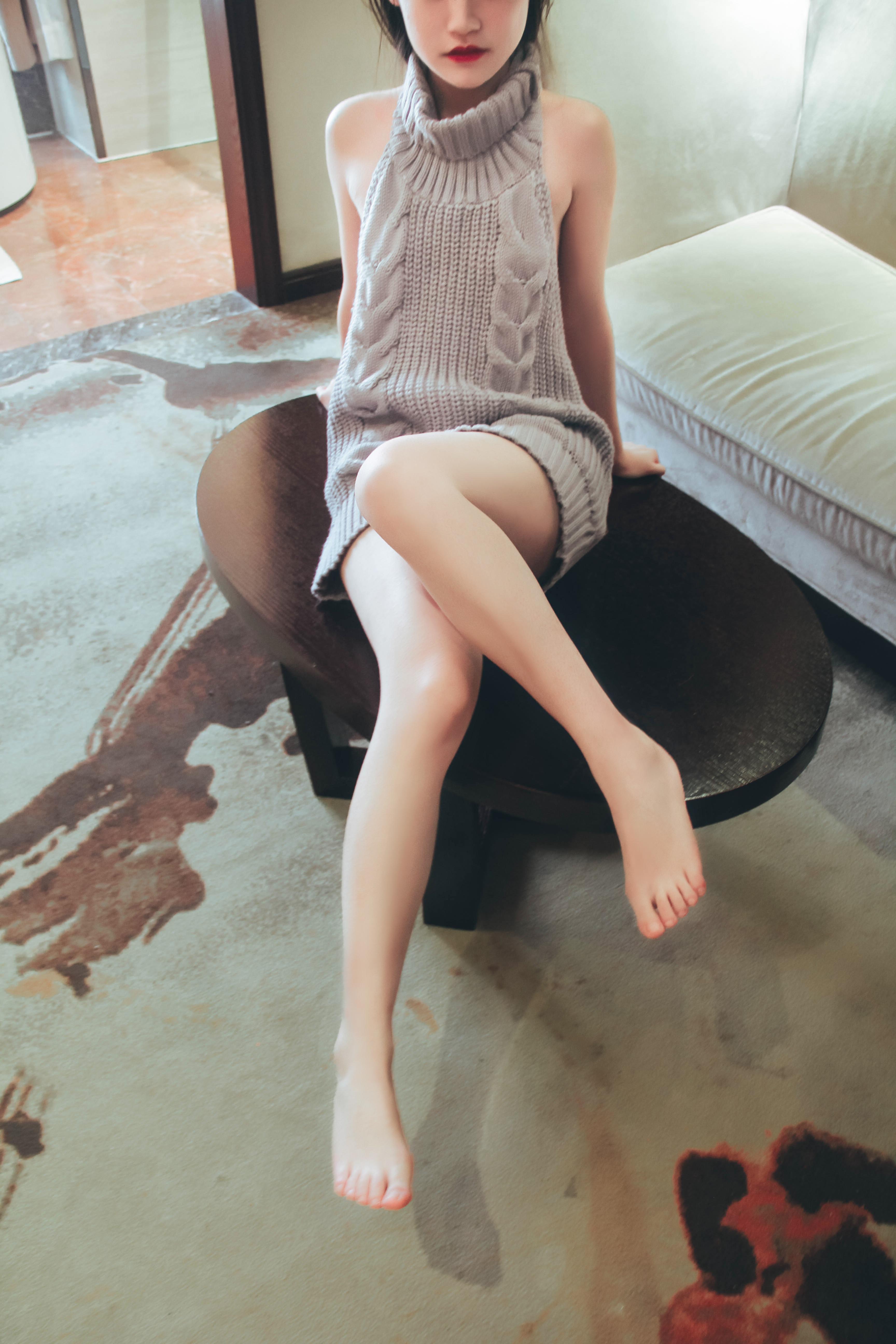 セーター少女 81P