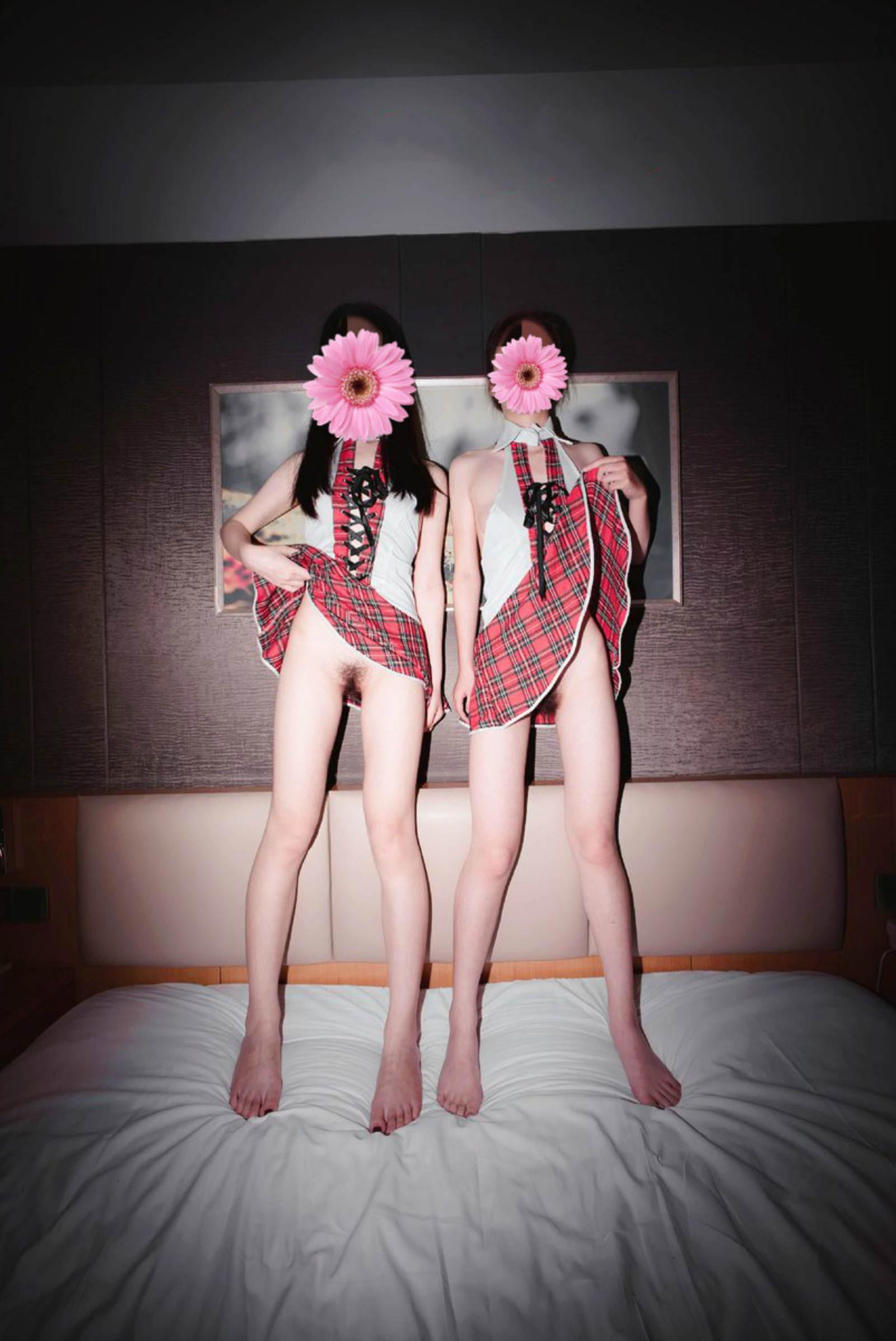 双飞女儿和她的闺蜜 26P | 화보 갤러리 업데이트