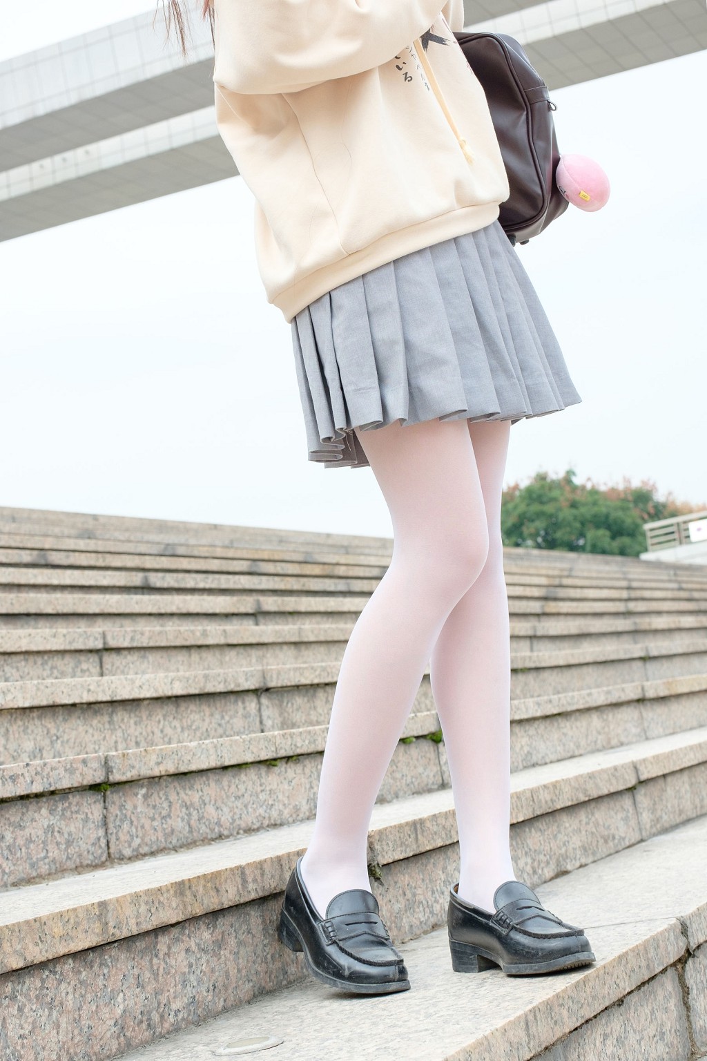 《户外白丝短裙》 [森萝财团] R15-040 写真集[131P]
