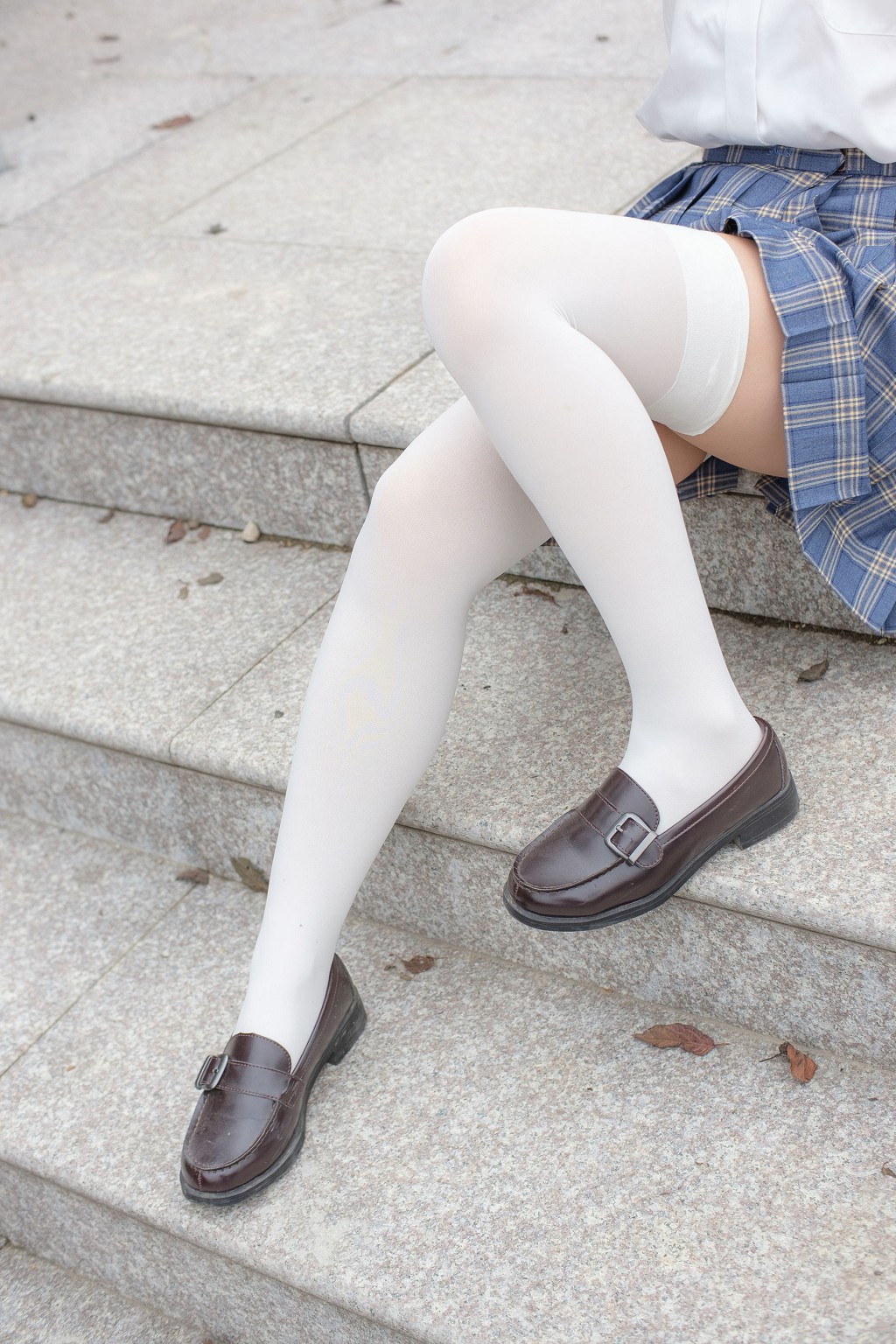 《百褶裙白丝美足》 [森萝财团] R15-039 写真集[88P]