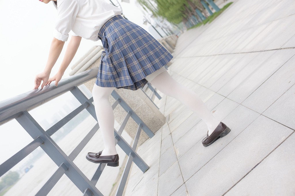 《百褶裙白丝美足》 [森萝财团] R15-039 写真集[88P]