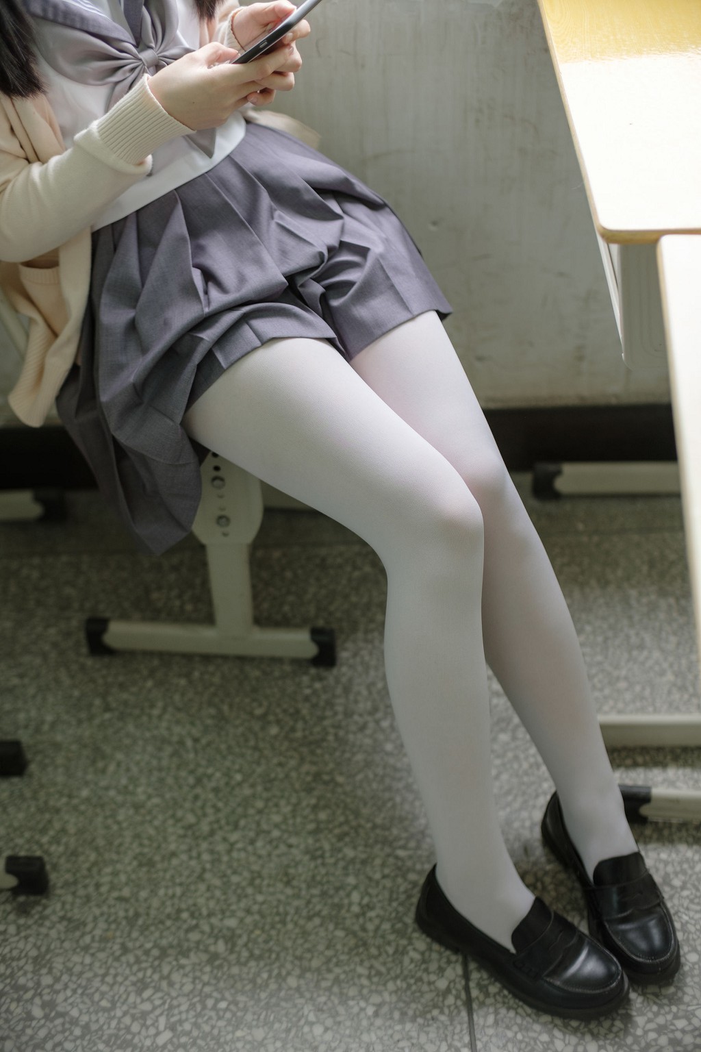 森萝财团：JK校服白丝 X-017 99P