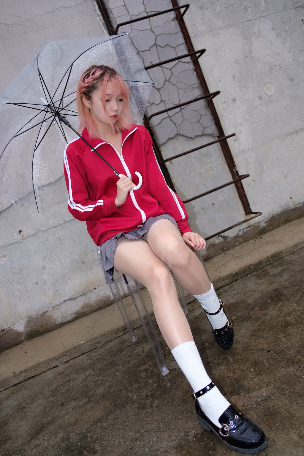 《赤い衣の少女が浴槽で肉絲を遊ぶ》 [シンラ財団] X-044 写真集[88P