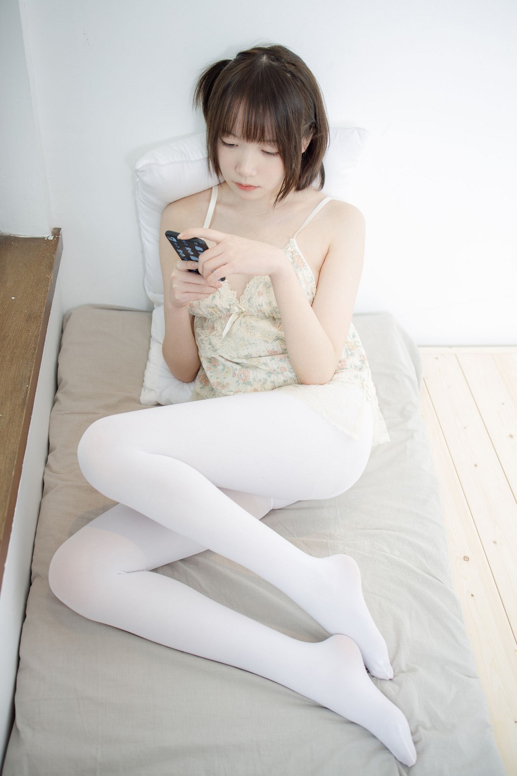 吊带短裙50D白丝 [森萝财团] [X-057] 写真集[83P]
