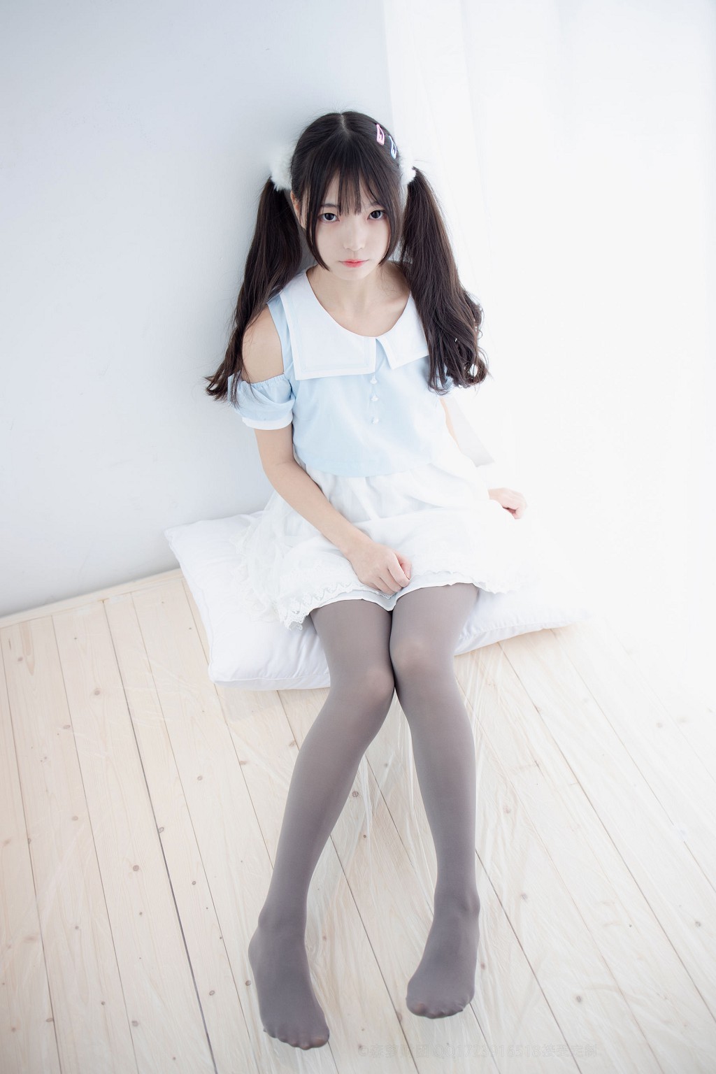 森萝财团 X-054 80D 灰丝踩物写真 86P