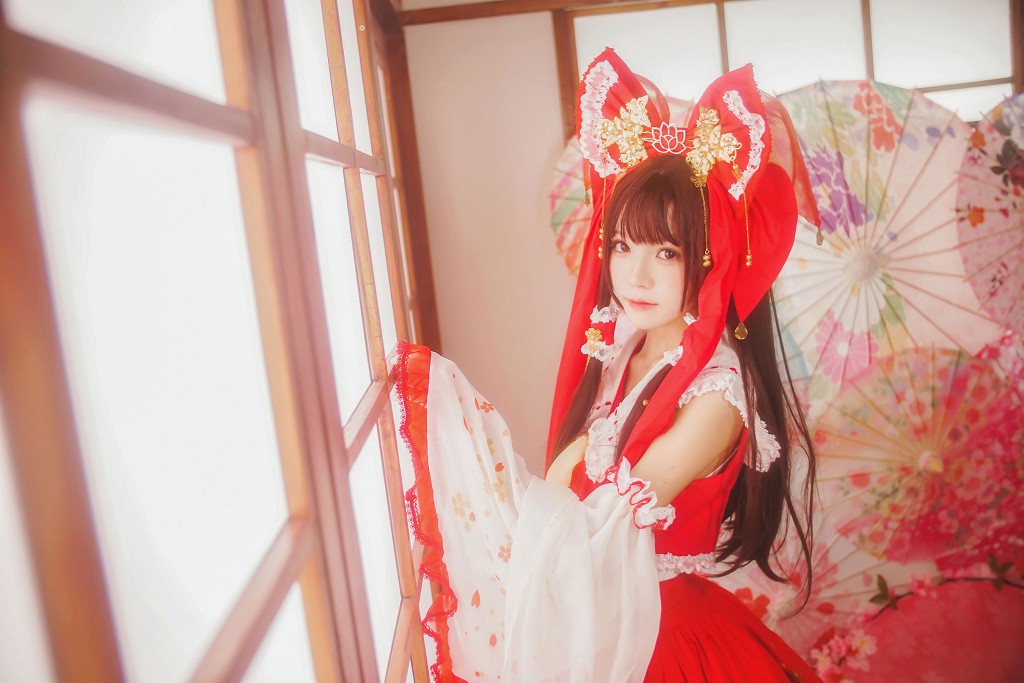 疯猫ss《灵梦》 [萝莉COS] 写真集[40P]