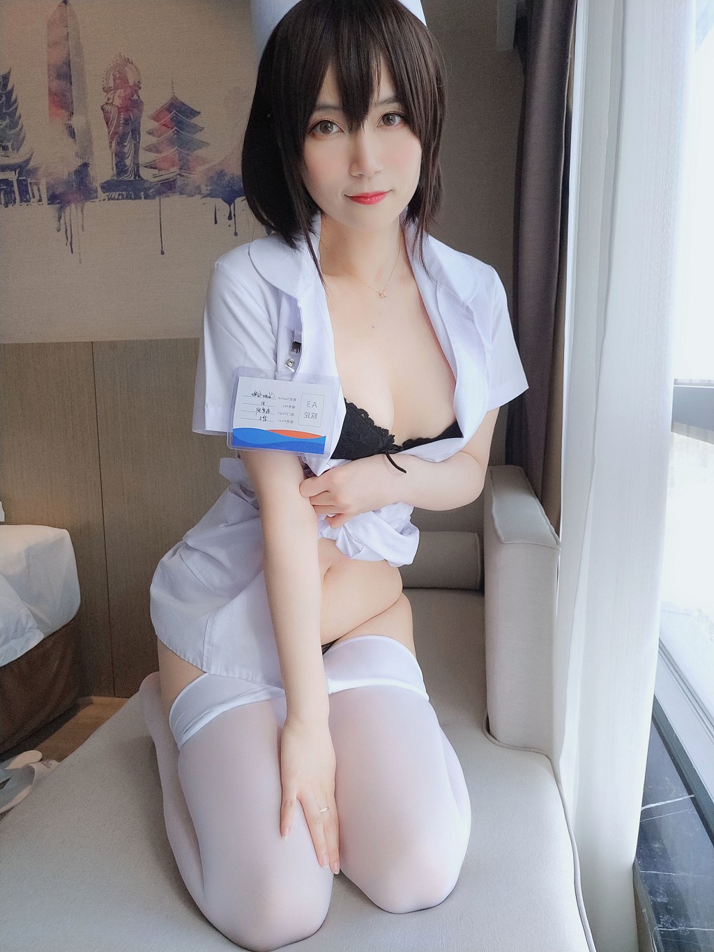 白銀81《短髪の小ナース》 [コスプレ少女] 写真集[37P