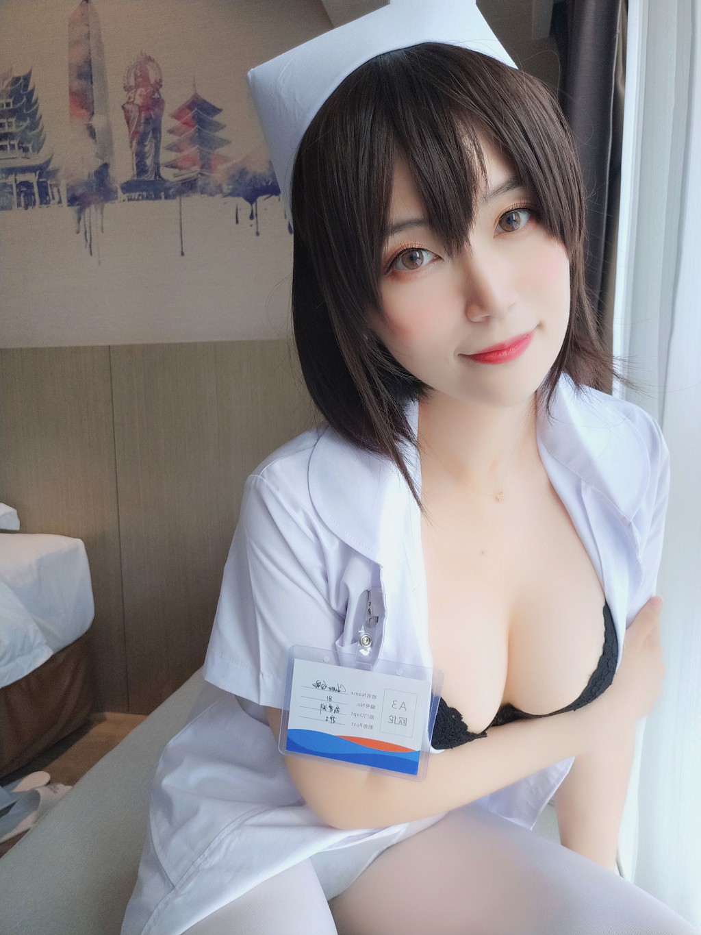 白銀81《短髪の小ナース》 [コスプレ少女] 写真集[37P