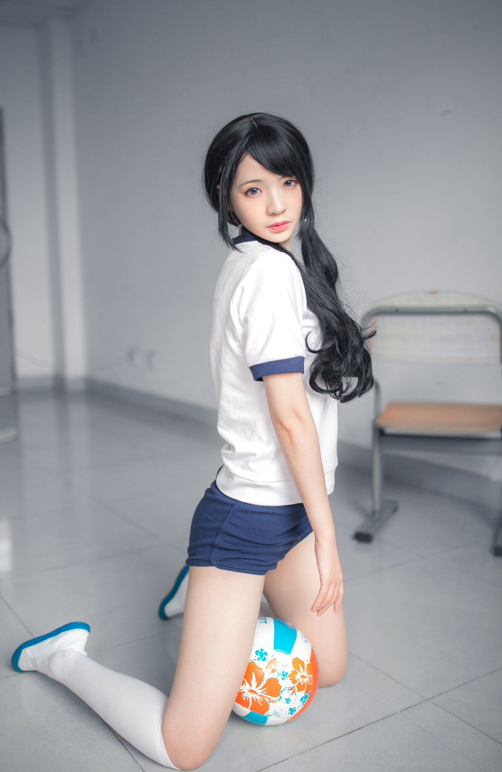 疯猫ss《体操服白丝》 [萝莉COS] 写真集[46P]