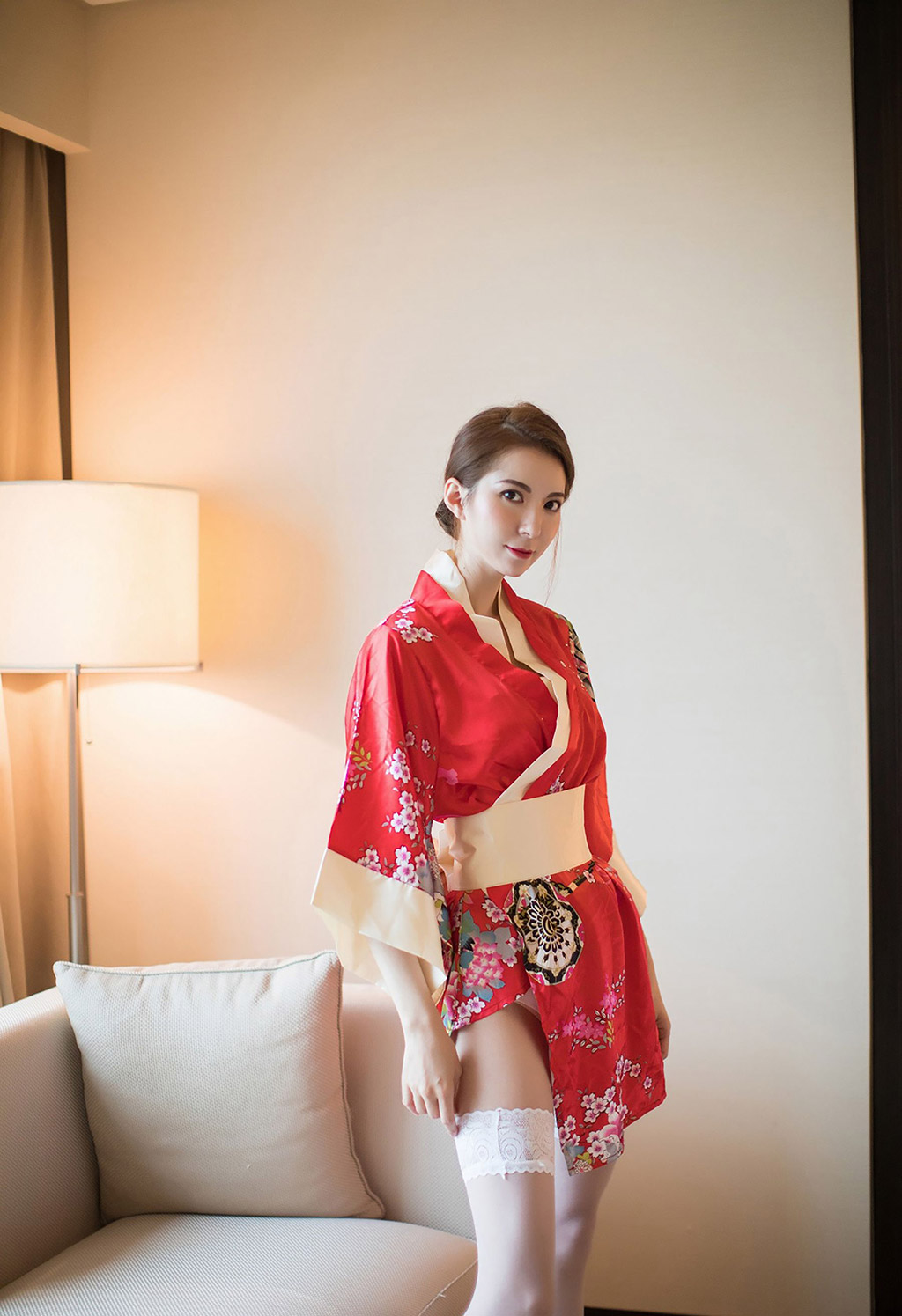 陈良玲性感的和服蕾丝美腿私房魅惑