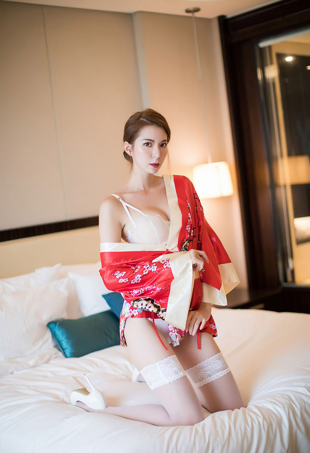 陈良玲性感的和服蕾丝美腿私房魅惑