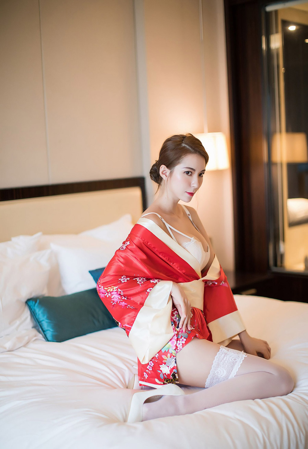 陈良玲性感的和服蕾丝美腿私房魅惑