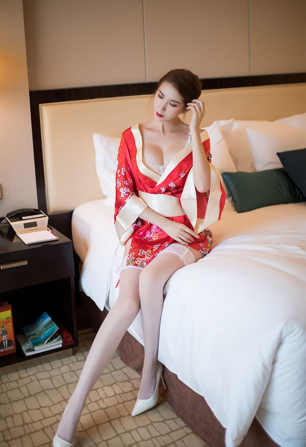陈良玲性感的和服蕾丝美腿私房魅惑