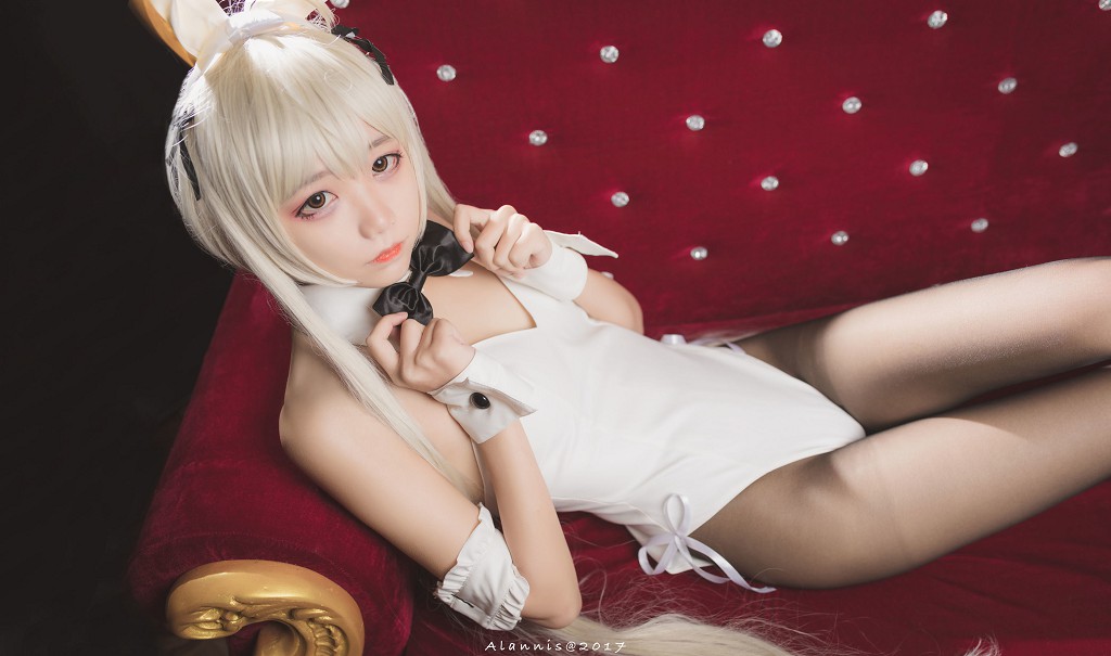 Pure Girl Wu Geng Bai Gui: Bunny Girl + White Silk Beautiful Legs + Mai Shiranui [Cosplay Beauty] Photobook [21P