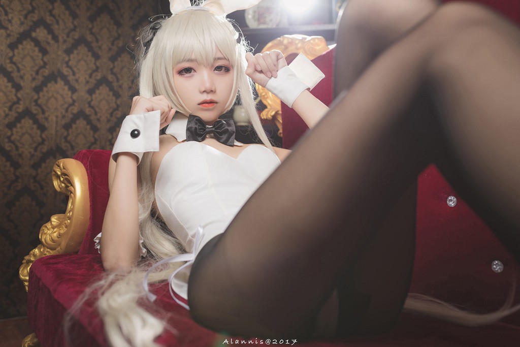 Pure Girl Wu Geng Bai Gui: Bunny Girl + White Silk Beautiful Legs + Mai Shiranui [Cosplay Beauty] Photobook [21P