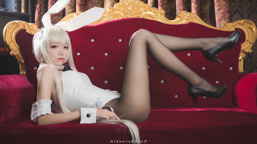 Pure Girl Wu Geng Bai Gui: Bunny Girl + White Silk Beautiful Legs + Mai Shiranui [Cosplay Beauty] Photobook [21P