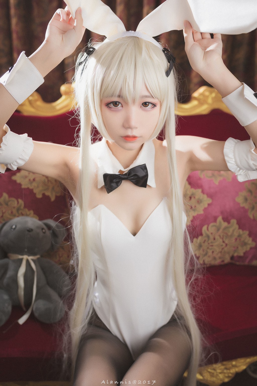 Pure Girl Wu Geng Bai Gui: Bunny Girl + White Silk Beautiful Legs + Mai Shiranui [Cosplay Beauty] Photobook [21P