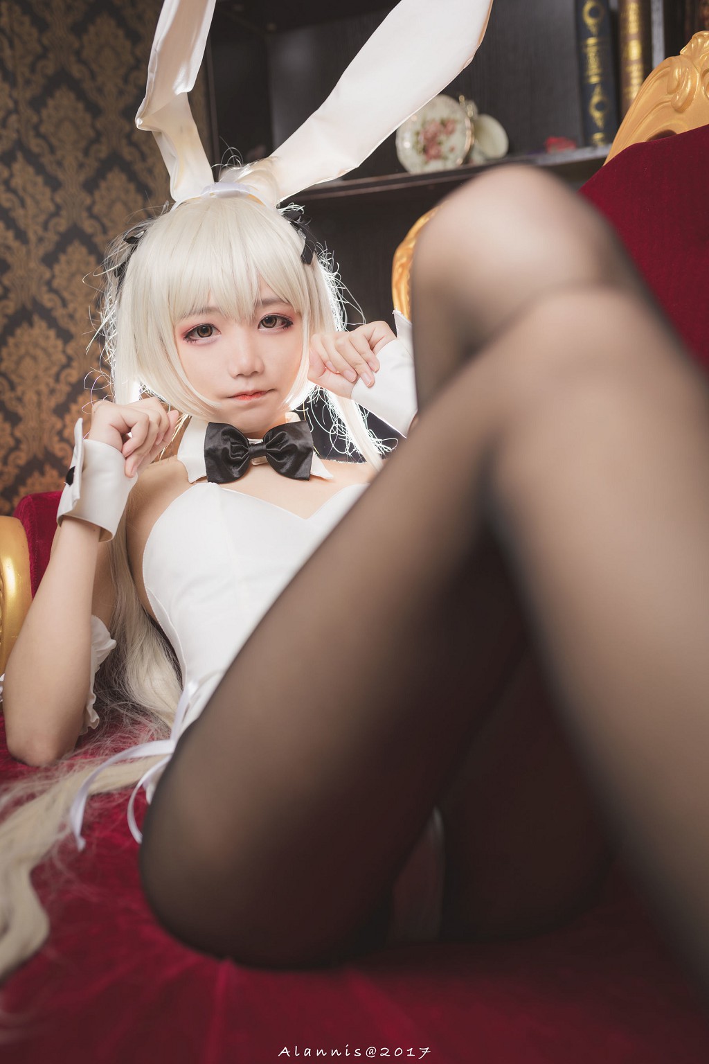 Pure Girl Wu Geng Bai Gui: Bunny Girl + White Silk Beautiful Legs + Mai Shiranui [Cosplay Beauty] Photobook [21P