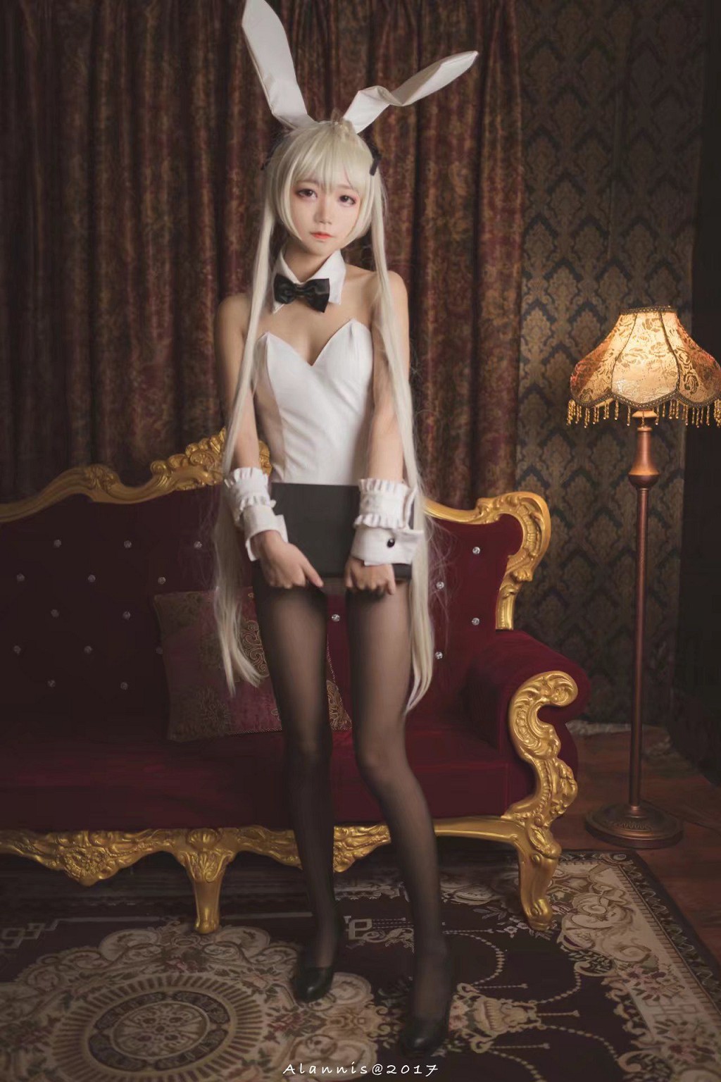 Pure Girl Wu Geng Bai Gui: Bunny Girl + White Silk Beautiful Legs + Mai Shiranui [Cosplay Beauty] Photobook [21P