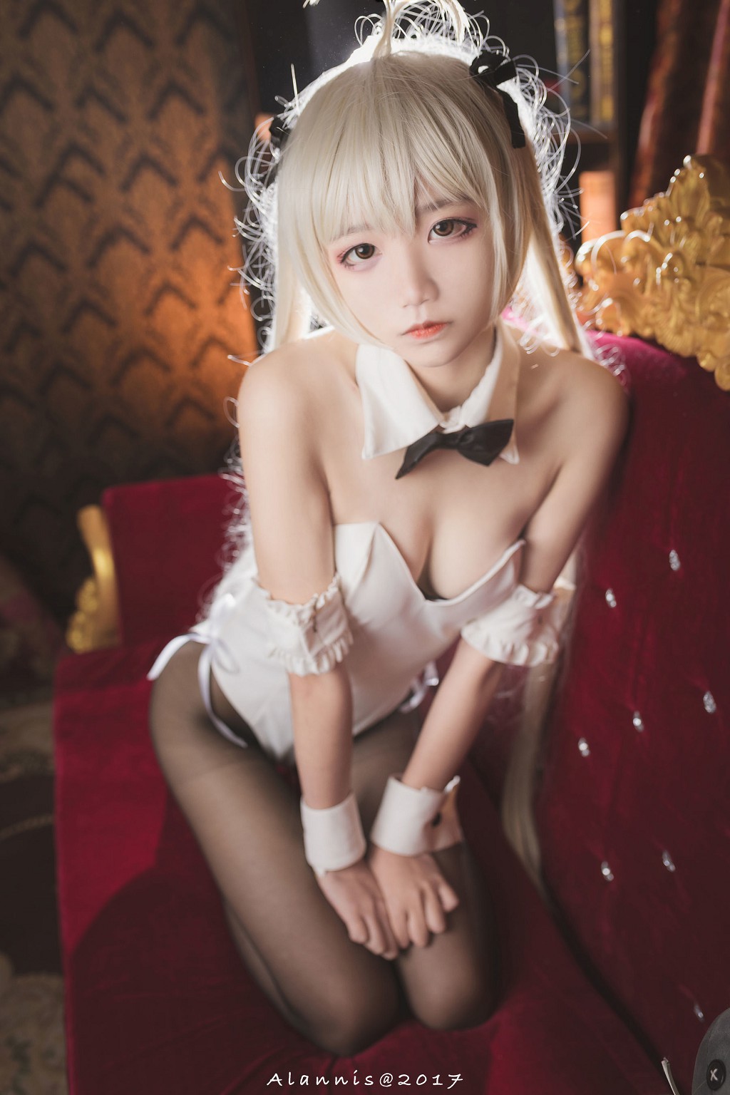Pure Girl Wu Geng Bai Gui: Bunny Girl + White Silk Beautiful Legs + Mai Shiranui [Cosplay Beauty] Photobook [21P