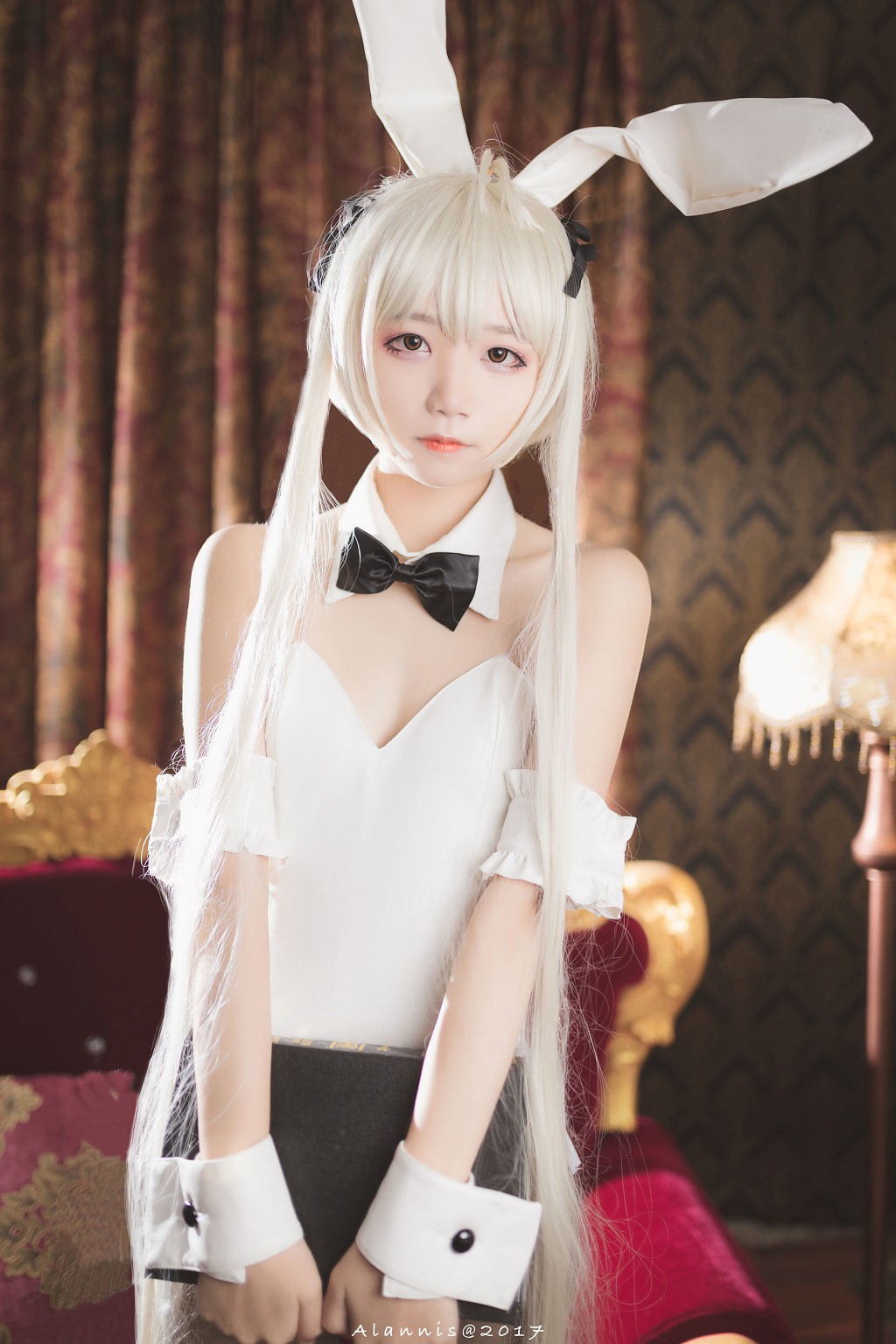 Pure Girl Wu Geng Bai Gui: Bunny Girl + White Silk Beautiful Legs + Mai Shiranui [Cosplay Beauty] Photobook [21P