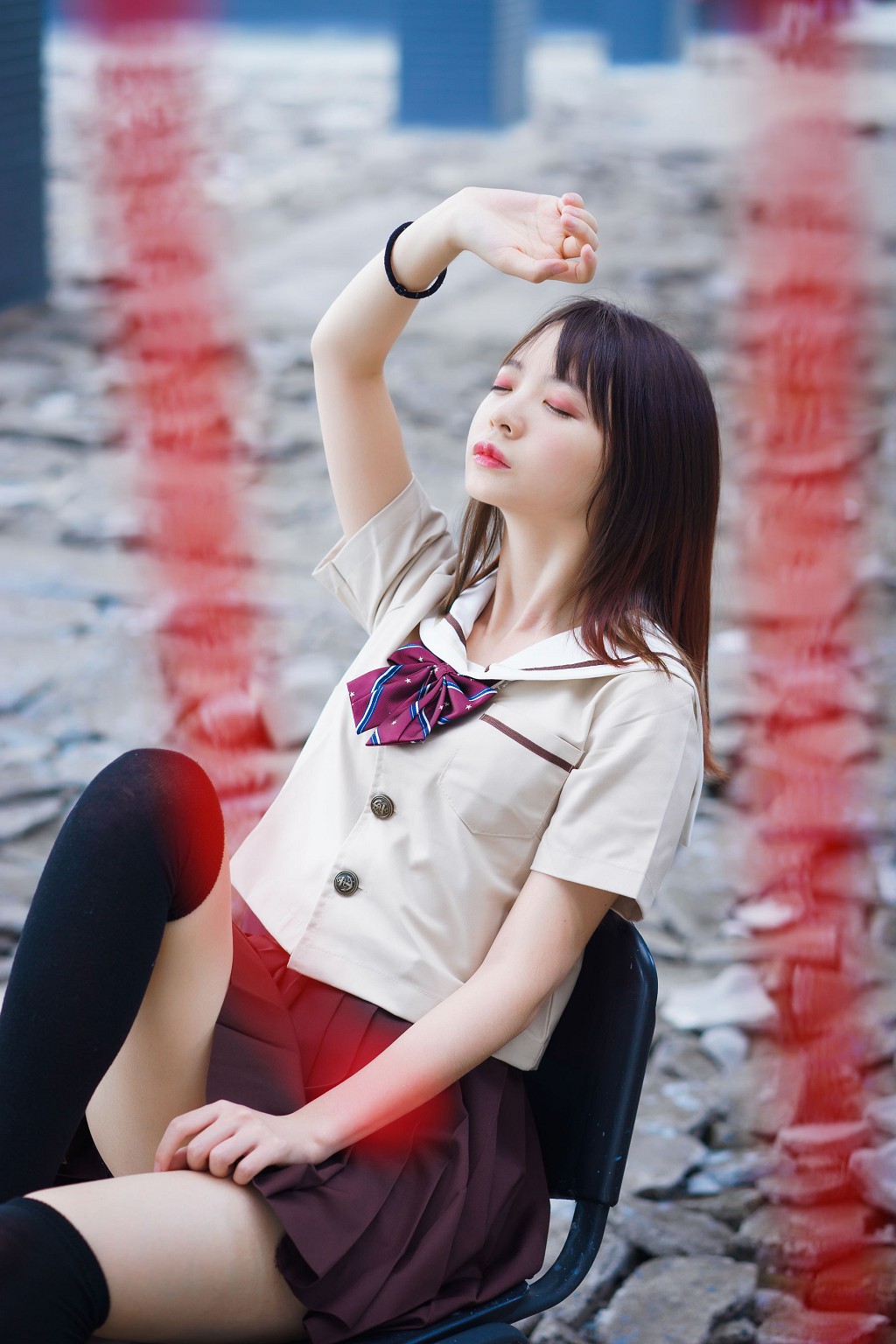 疯猫ss《丝袜狂想曲(伞)》 [萝莉COS] 写真集[42P]