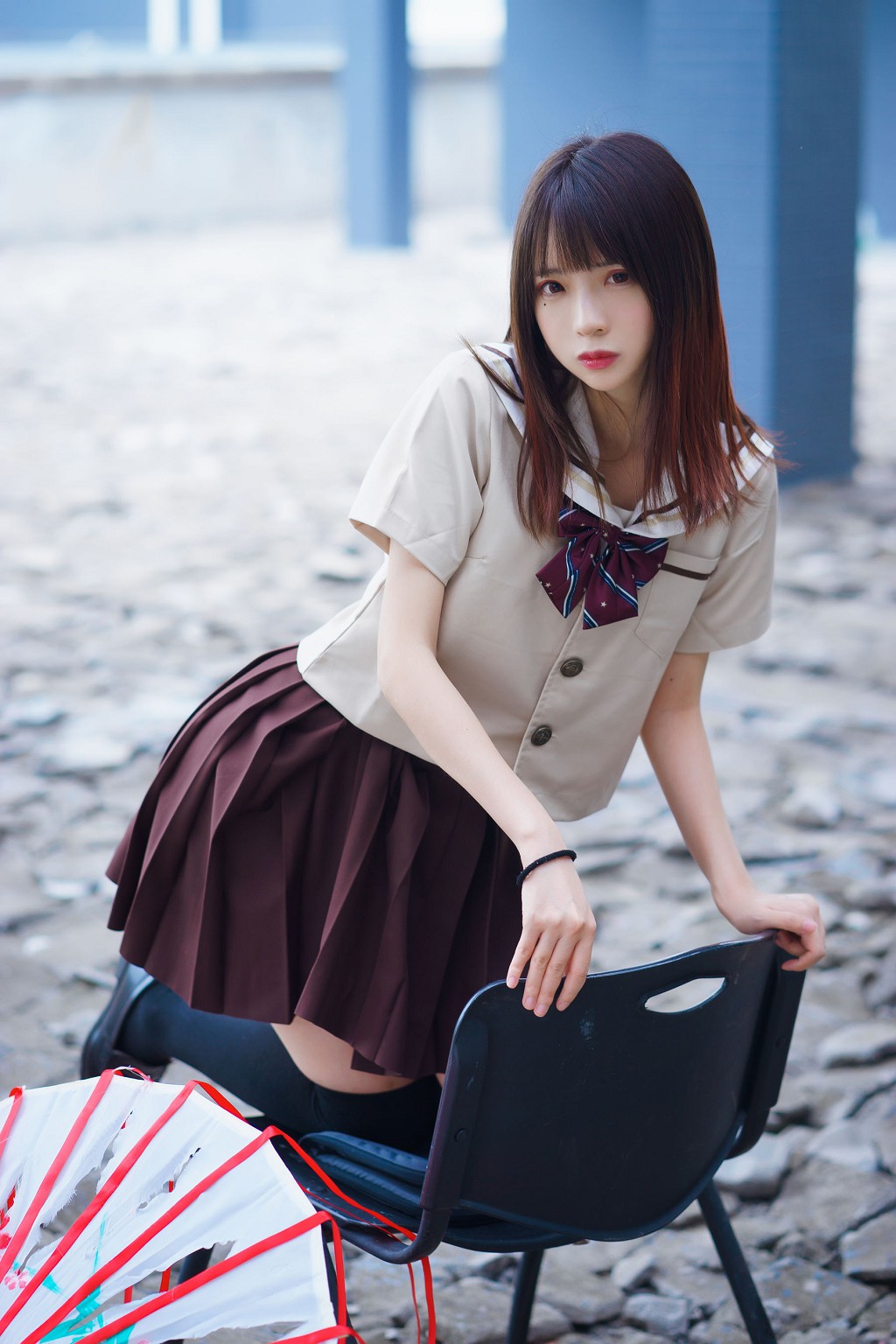 疯猫ss《丝袜狂想曲(伞)》 [萝莉COS] 写真集[42P]