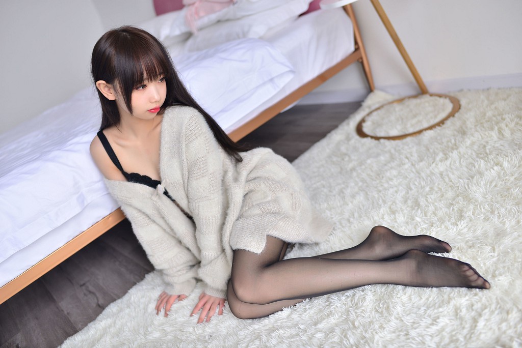 COSER雪琪SAMA《毛衣少女》 [福利Cosplay] 写真集[34P]