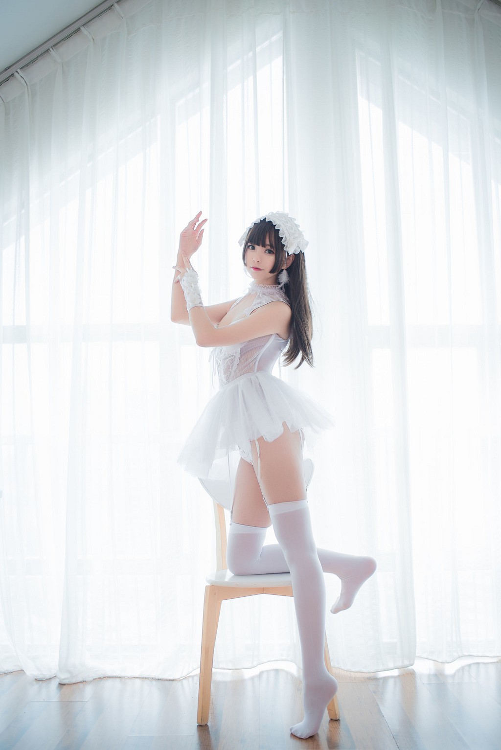 小野妹子w《白色纱裙+蕾姆护士+蕾姆兔女郎》 [Cosplay美女] 写真集[30P]