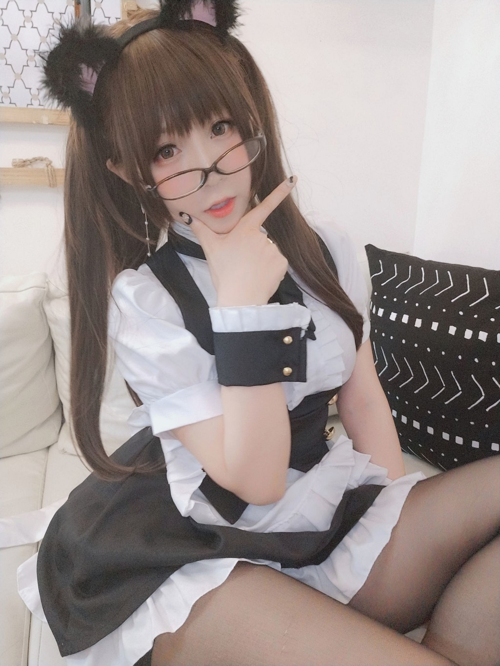 ヤオヤオレヨヨ《黒ストッキングのメイド》[コスプレ美女] 写真集[59P