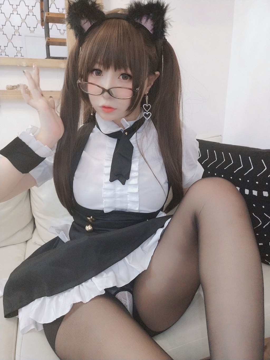 ヤオヤオレヨヨ《黒ストッキングのメイド》[コスプレ美女] 写真集[59P