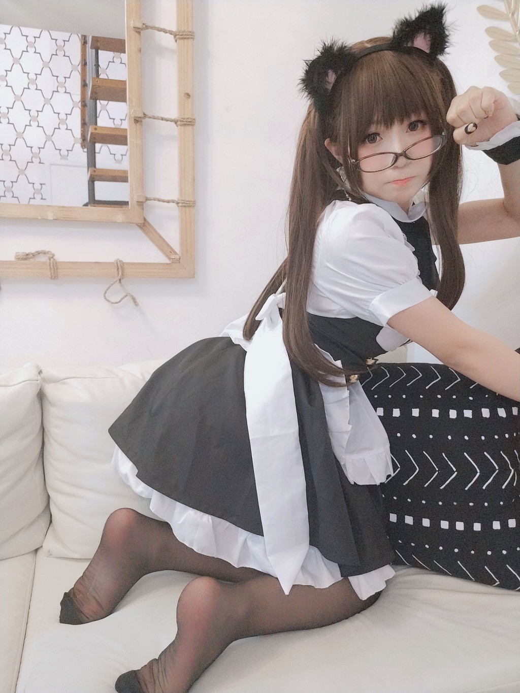 ヤオヤオレヨヨ《黒ストッキングのメイド》[コスプレ美女] 写真集[59P