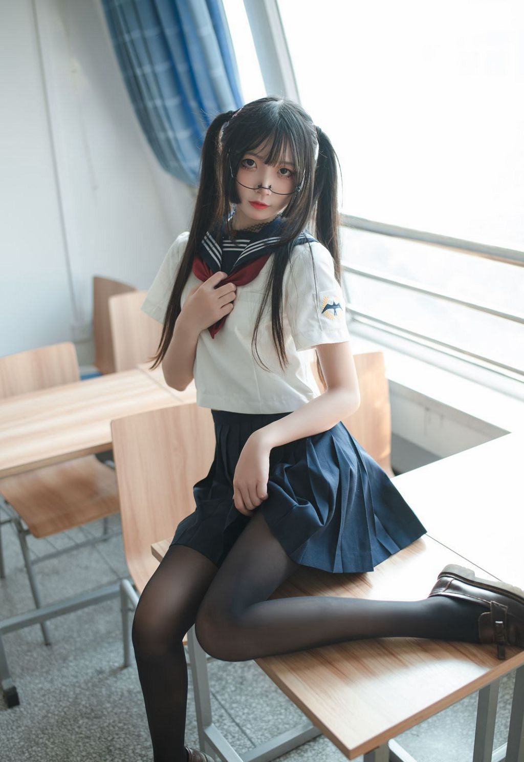ภาพถ่ายความคมชัดสูงของสาวคอสเพลย์ขนาดใหญ่ในภาพยนตร์เซ็กซี่ถุงน่องดำ