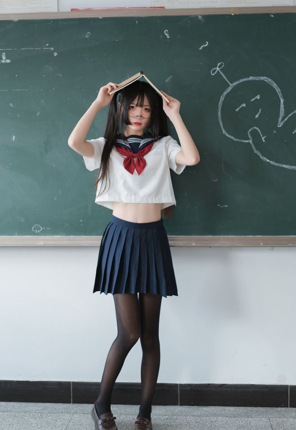 ภาพถ่ายความคมชัดสูงของสาวคอสเพลย์ขนาดใหญ่ในภาพยนตร์เซ็กซี่ถุงน่องดำ