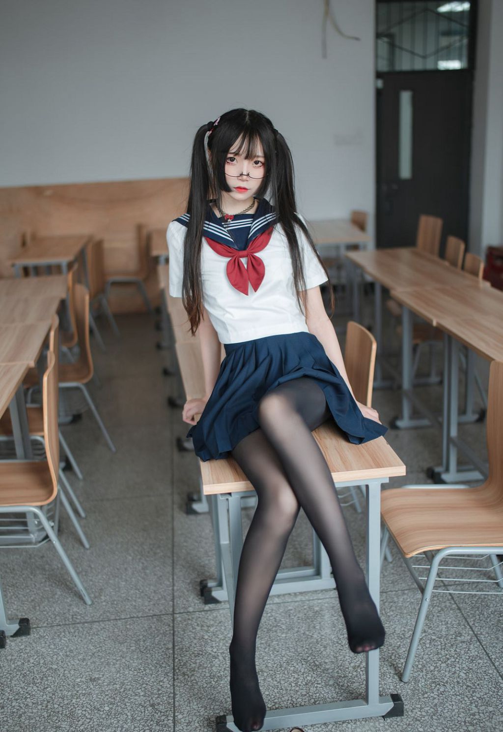 ภาพถ่ายความคมชัดสูงของสาวคอสเพลย์ขนาดใหญ่ในภาพยนตร์เซ็กซี่ถุงน่องดำ