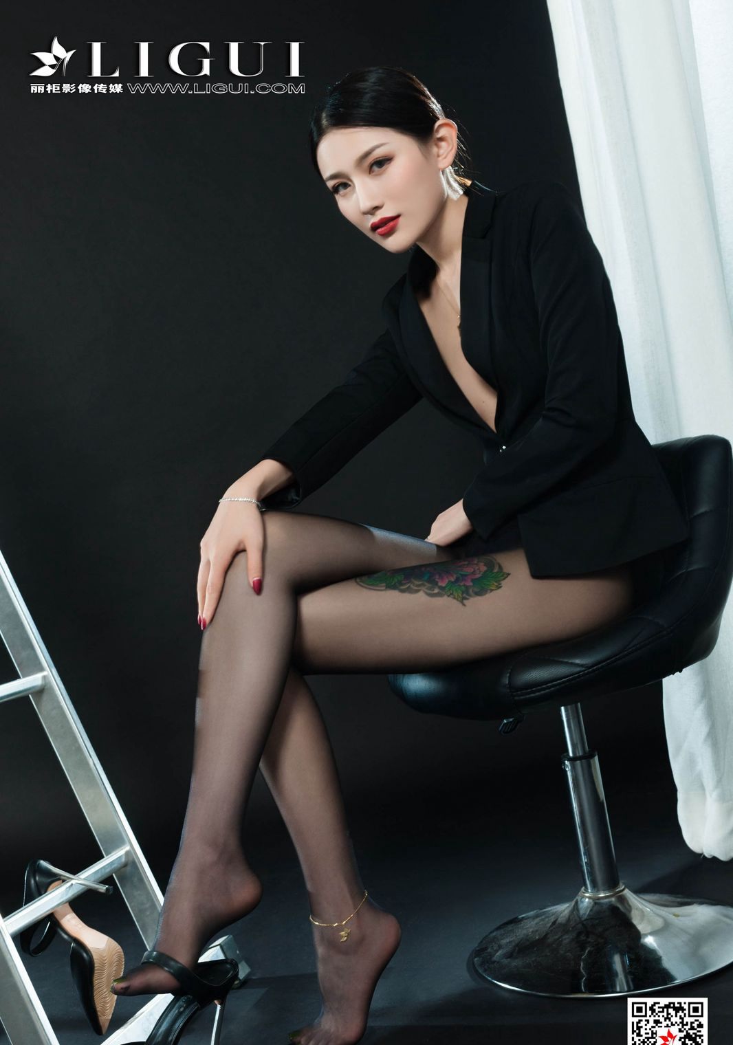 极品纹身黑丝美腿美女诱惑高跟玉足丰满美腿写真集