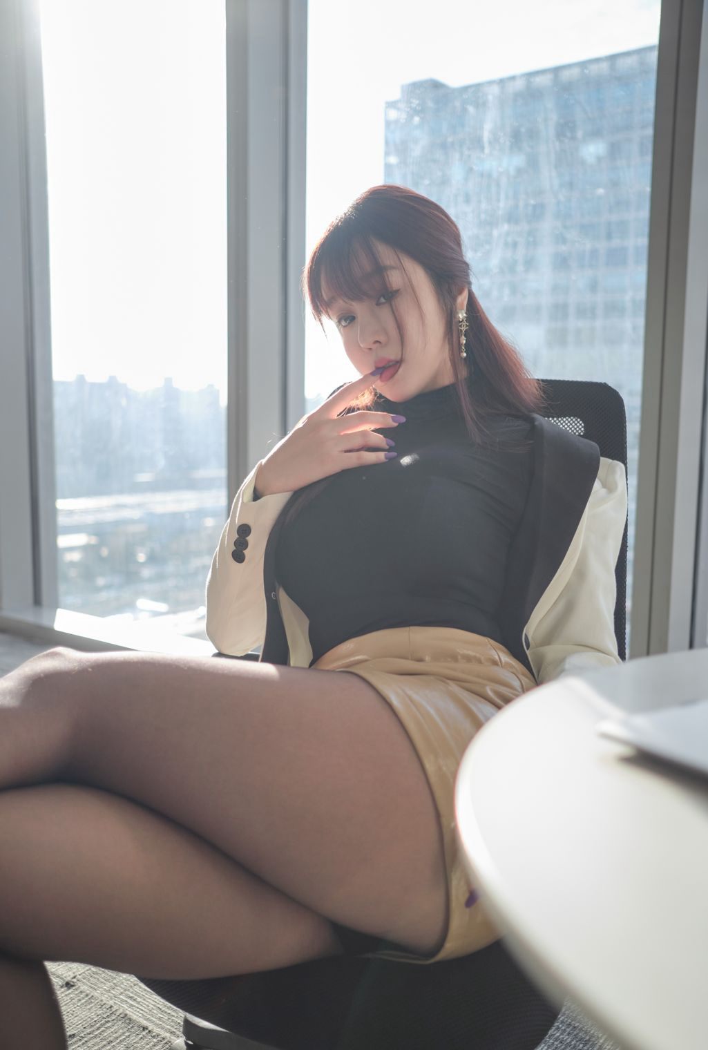 超火辣嫩模王雨纯丰满黑丝袜美腿制服巨乳写真