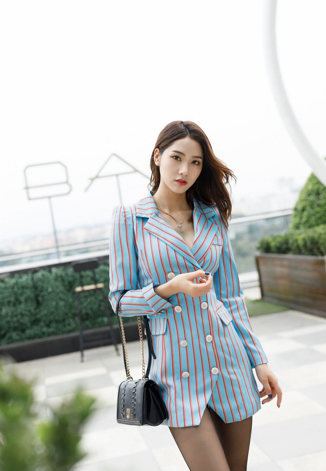 方子萱黑絲美腿制服誘惑外拍極品高跟美腿寫真