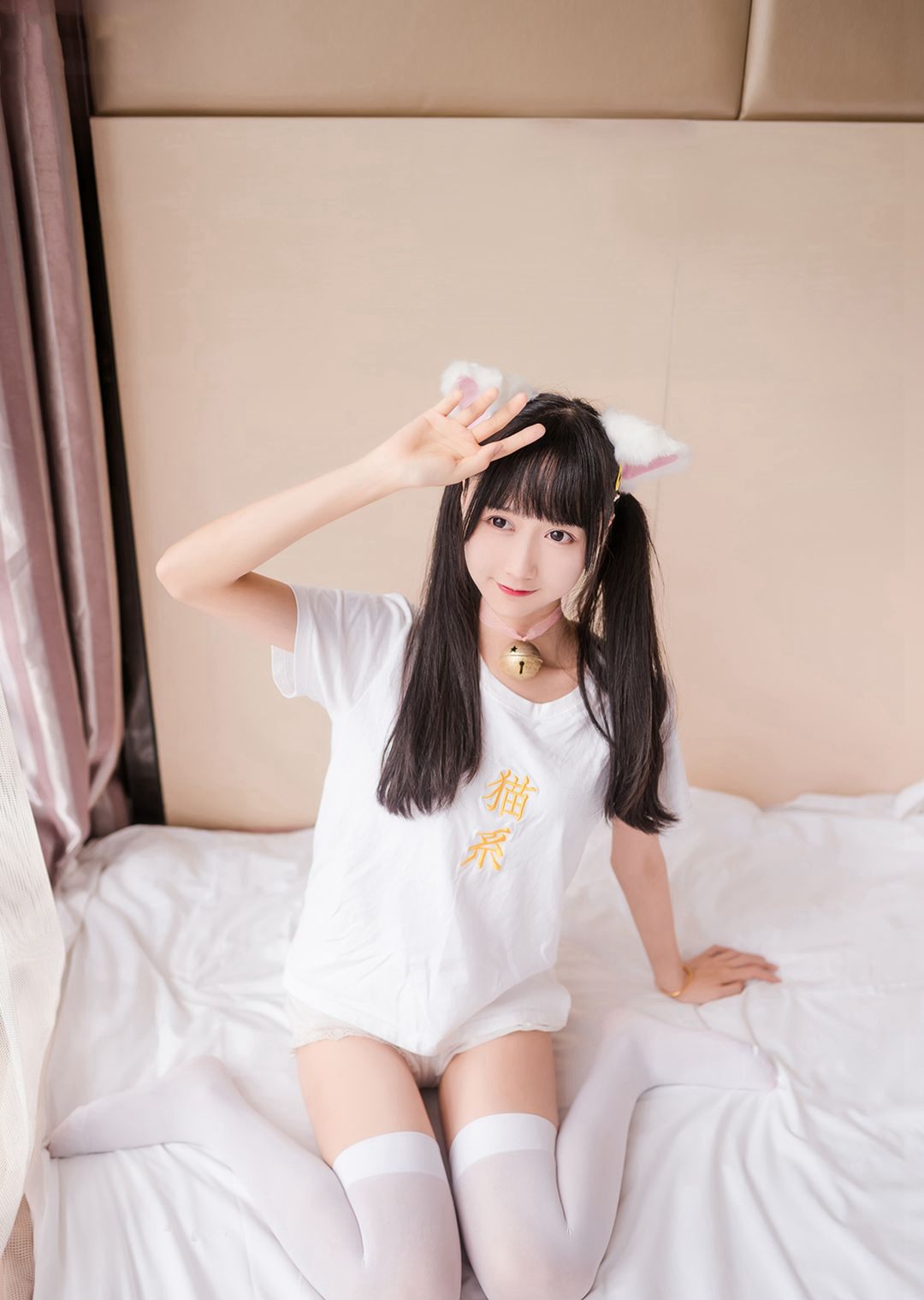 귀여운 JK 화이트 실크 대담한 코스플레이 혜택 사쿠라묘 캣 스타일 화이트 스타킹 사진