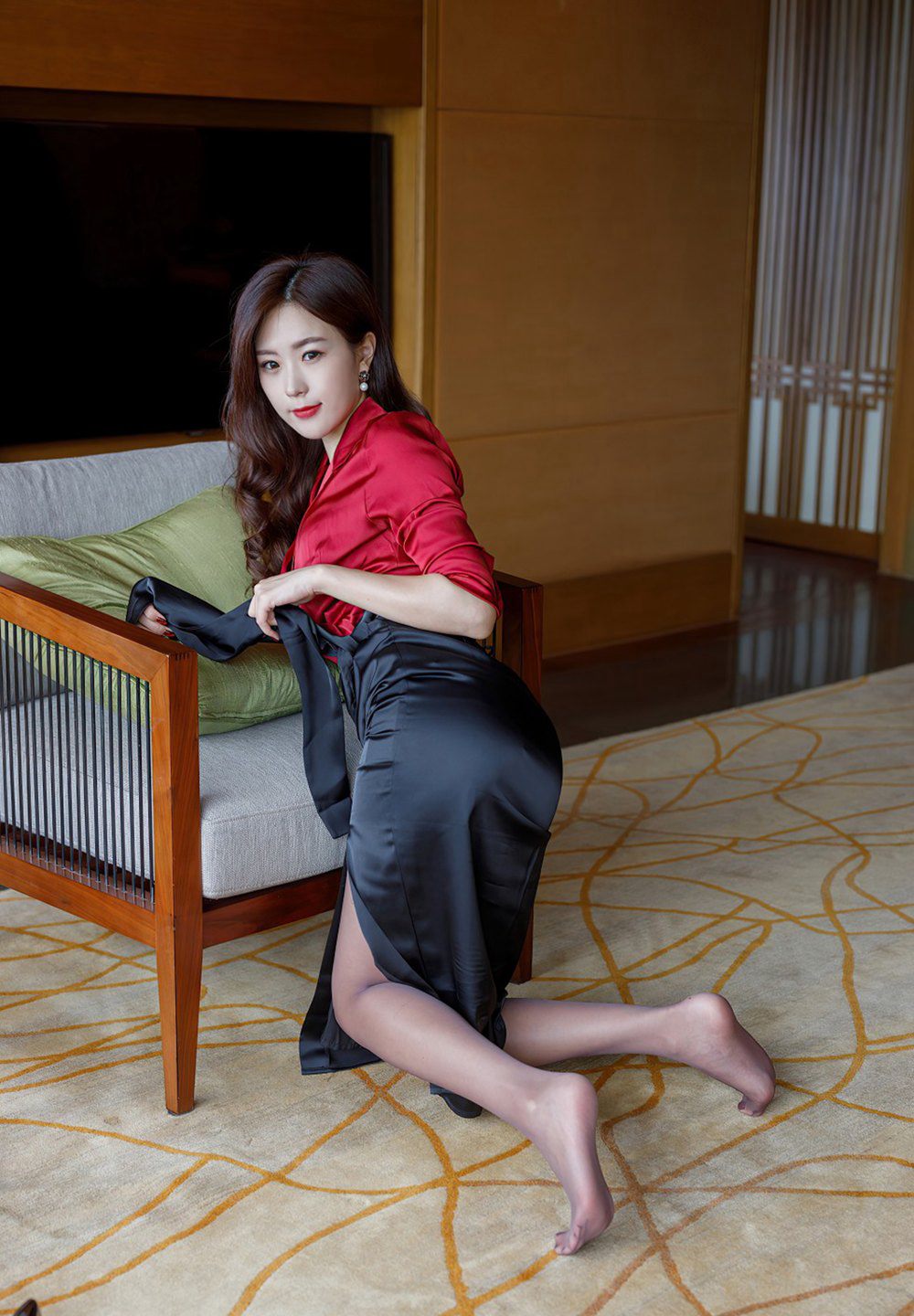 美少婦大圓臀制服超薄灰絲高跟蕾絲性感內衣風騷姿勢