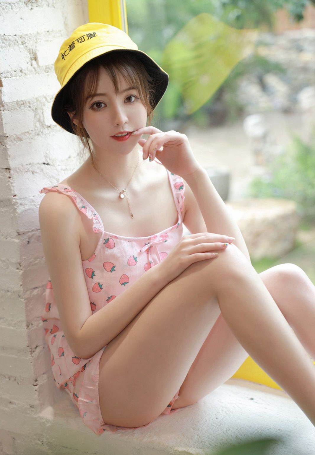 清纯妹子Yoo优优性感嫩白美腿诱惑翘臀丁字裤高清图
