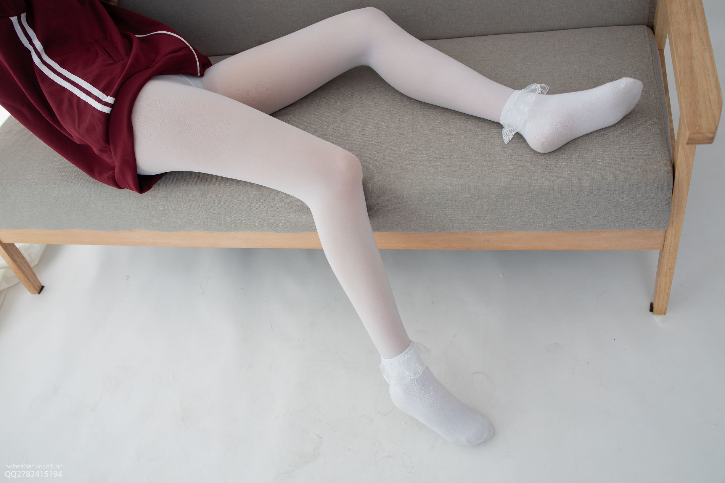 森羅財団] JKFUN-058 Aika 白いシルクのレース付き花辺短い靴下