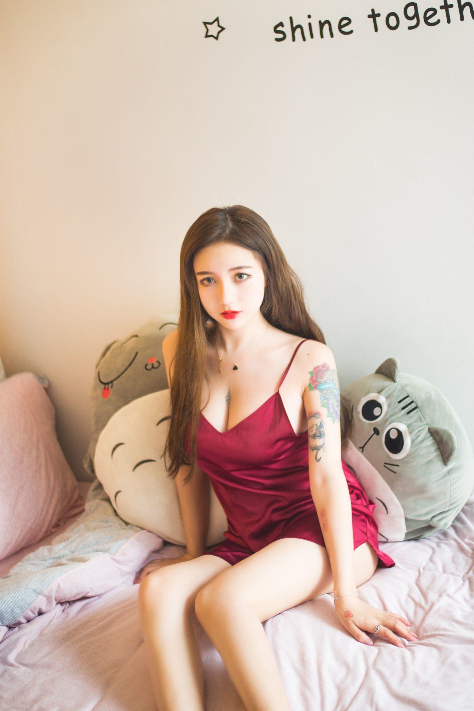 萝莉COS 洛丽塔大哥 吊带睡衣纹身写真