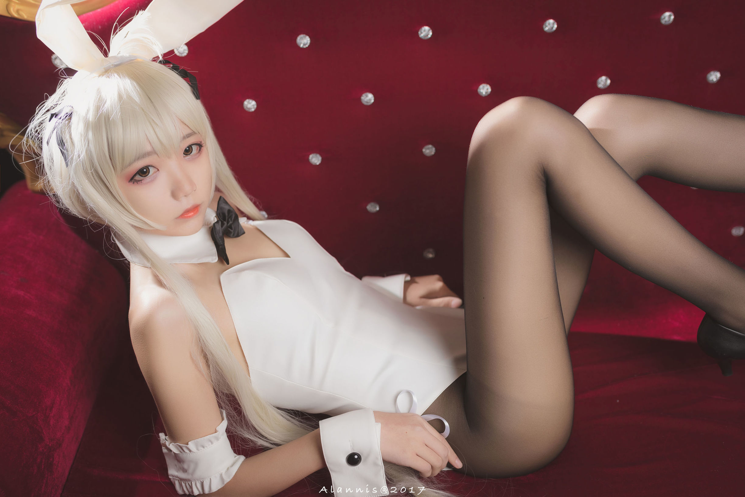 [萝莉COS] 清纯少女五更百鬼 - 兔女郎+白丝美腿