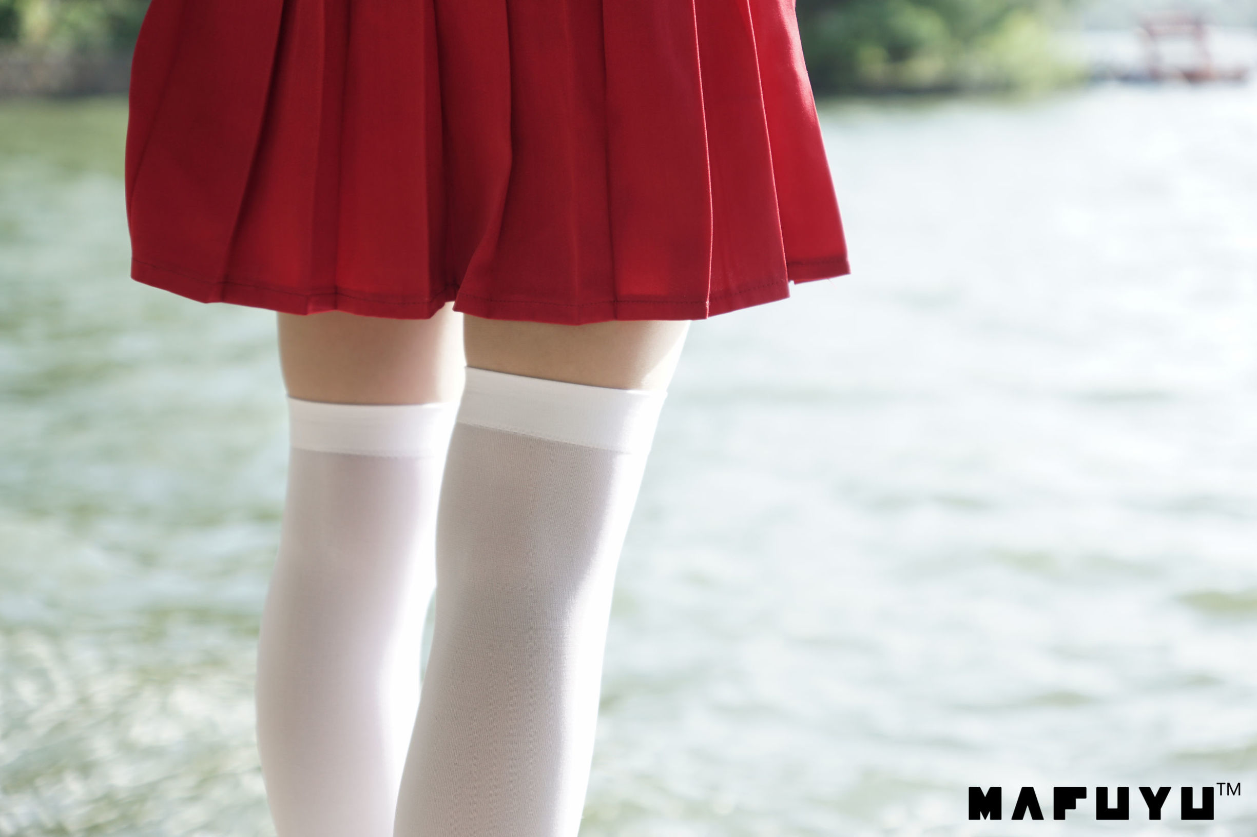 [萝莉COS] 神楽板真冬 少女と自然と白い靴下系列套图