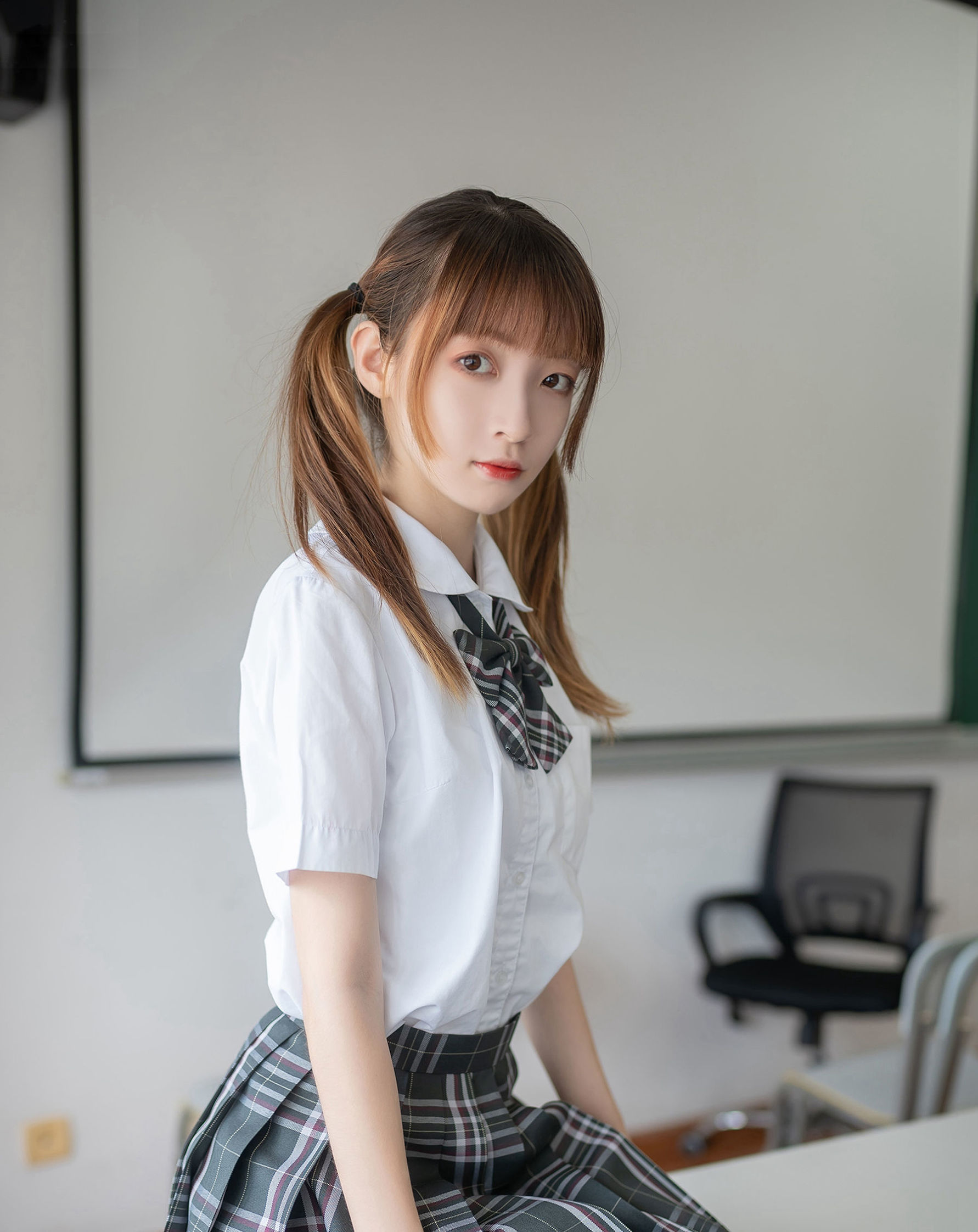 [风之领域] NO.069 教室白丝长腿