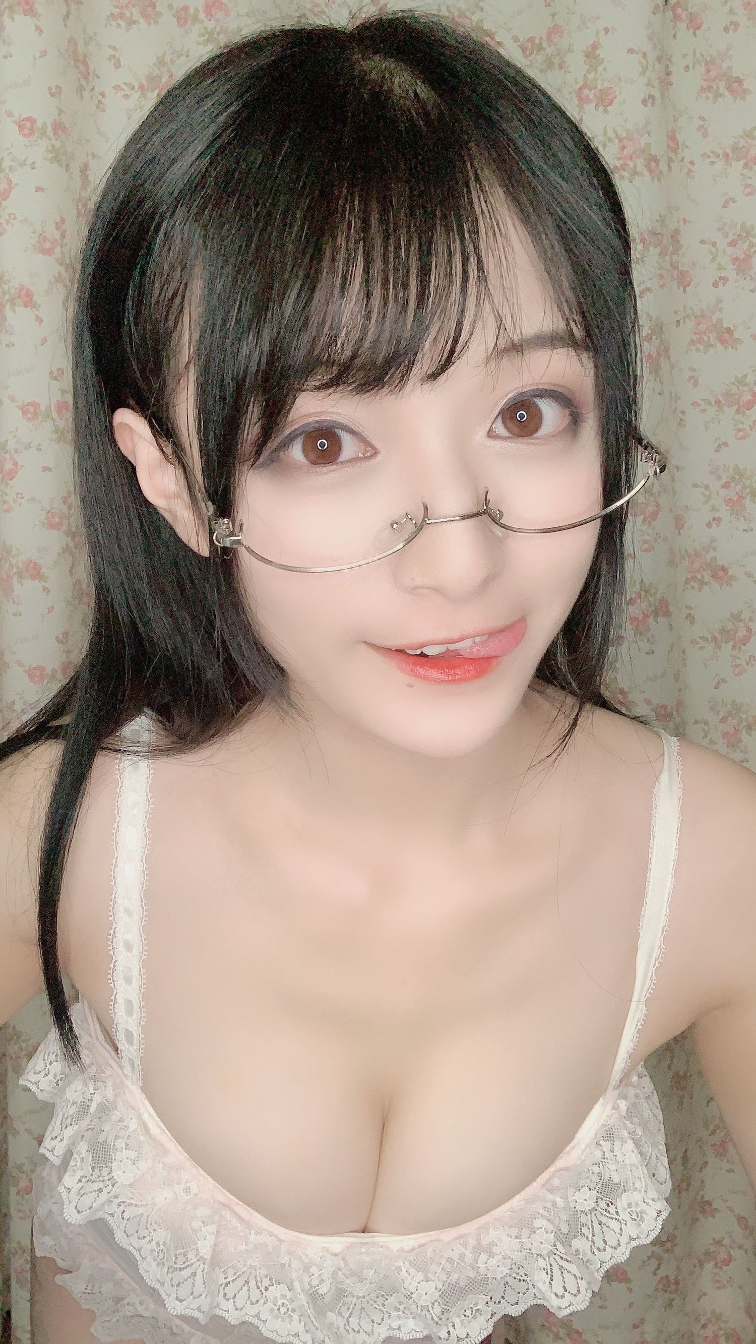 COS福利 铁板烧鬼舞w 内衣连体纹身写真