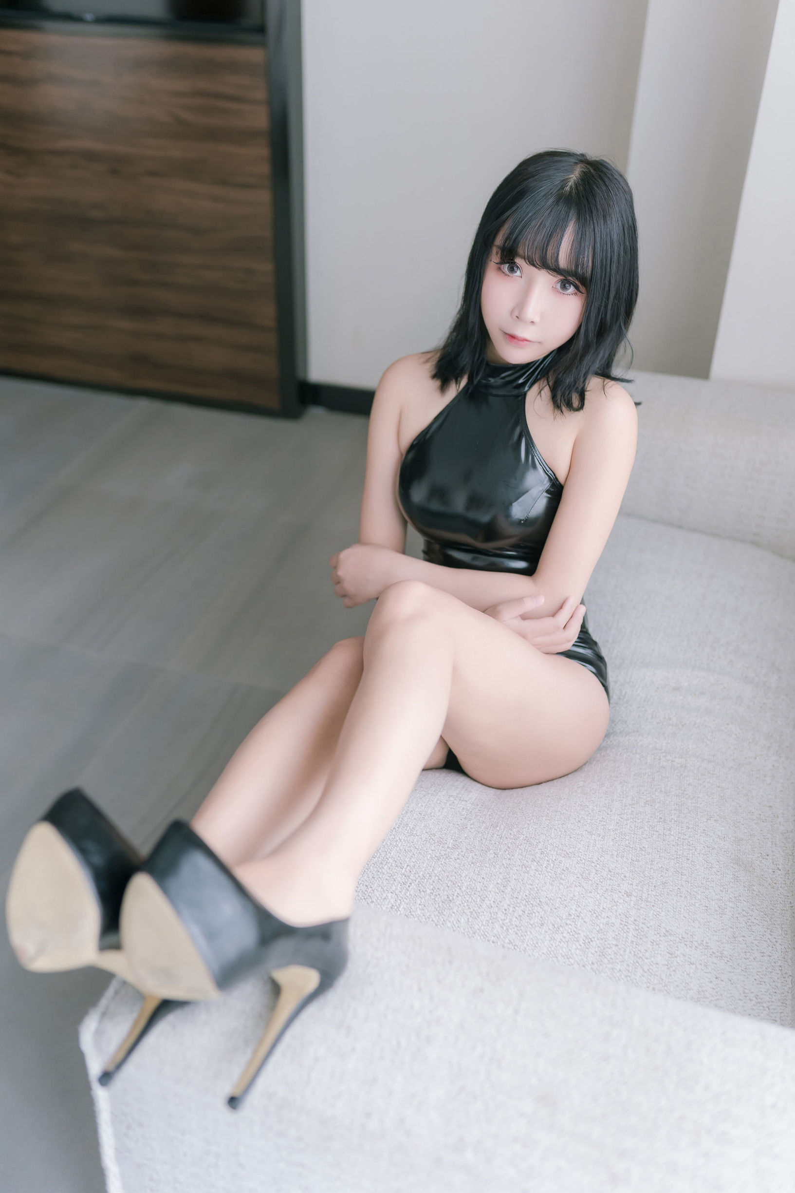 二次元妹子พาไปโมจิเอ และรองเท้าส้นสูงสีดำ