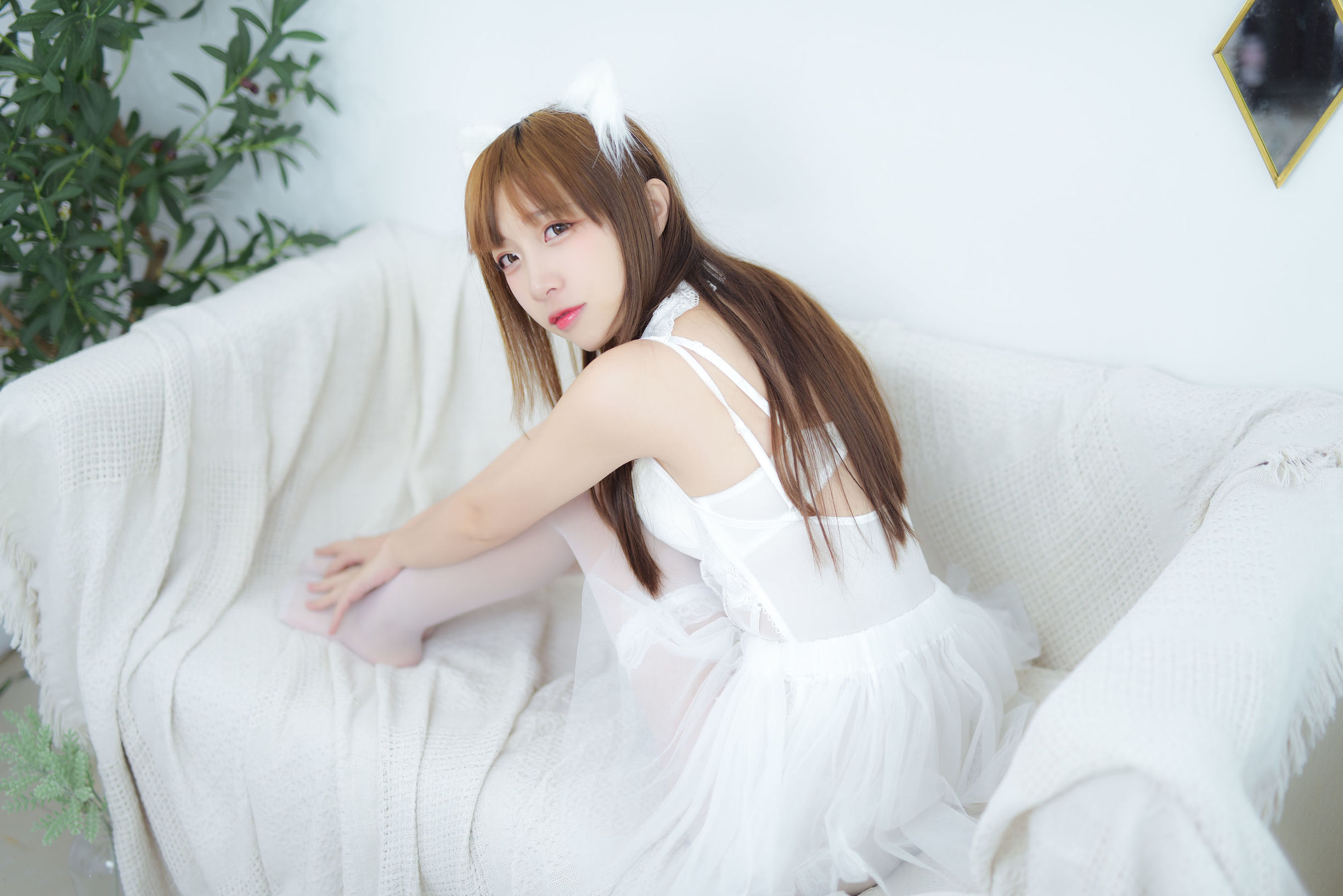 คนดังคอสเพลย์เยอร์ เอ๋อจั่ว นิซะ สัตว์เลี้ยงสาว ชุดแต่งงานสีขาวส่วนตัว